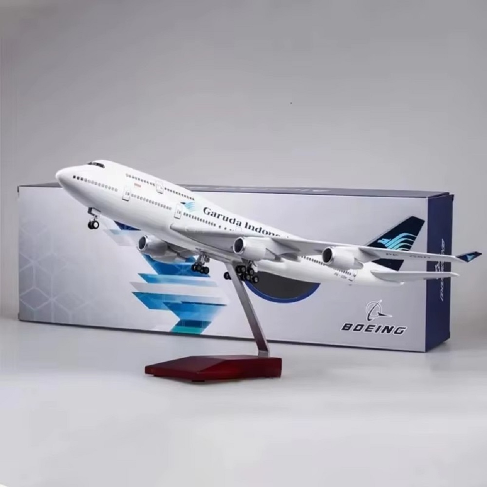 47CM Airplane model Garuda Ind - مراجعة Badminton Indonesia وسعره