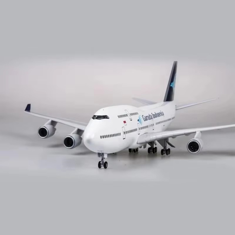 47CM Airplane model Garuda Ind - مراجعة Badminton Indonesia وسعره